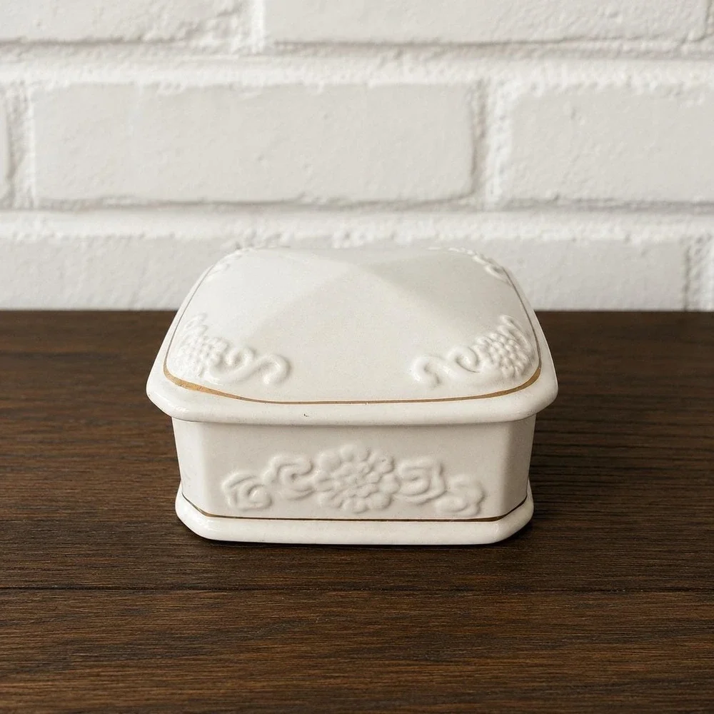 Vintage Paul Sebastian (PS) Limited Edition 1996 Ivory Porcelain Trinket Box